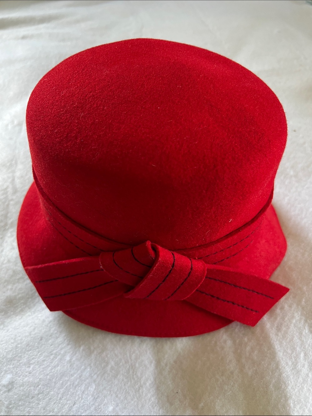 Classic Women's Red Wool Felt Cloche Hat with Bow - Made in Italy